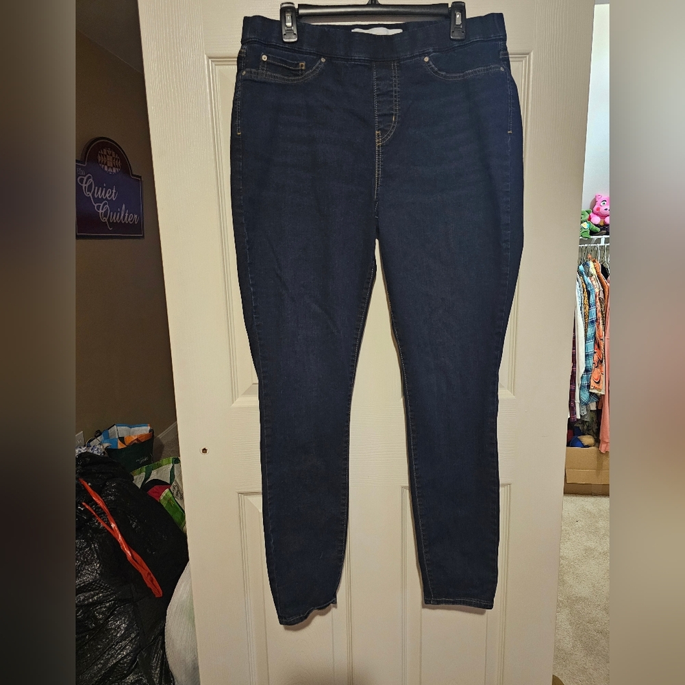 Levi's Totally Shaping Pull-on Skinny Jeans sz 16L